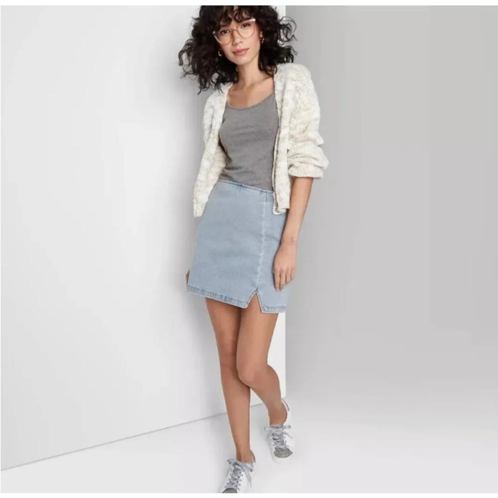 NWT Wild Fable Notch Front Seamed
Denim Mini Skirt Blue Women
